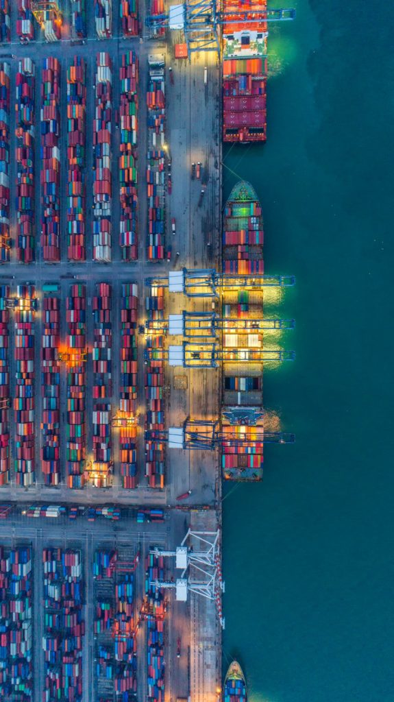 La importancia de la interoperabilidad en el uso de blockchain en el comercio maritimo Port Community System blockchain ¿Cómo puede mejorar la eficiencia del comercio marítimo?