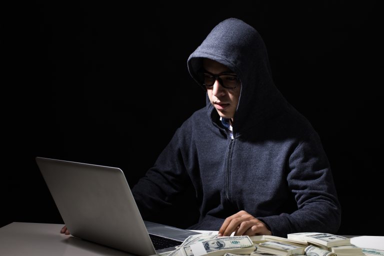 hacker man hacking money from online business man 2025 10 16 04 38 16 utc Port Community System blockchain ¿Cómo puede mejorar la eficiencia del comercio marítimo? hacker man hacking money from online business man 2025 10 16 04 38 16 utc Port Community System blockchain ¿Cómo puede mejorar la eficiencia del comercio marítimo?